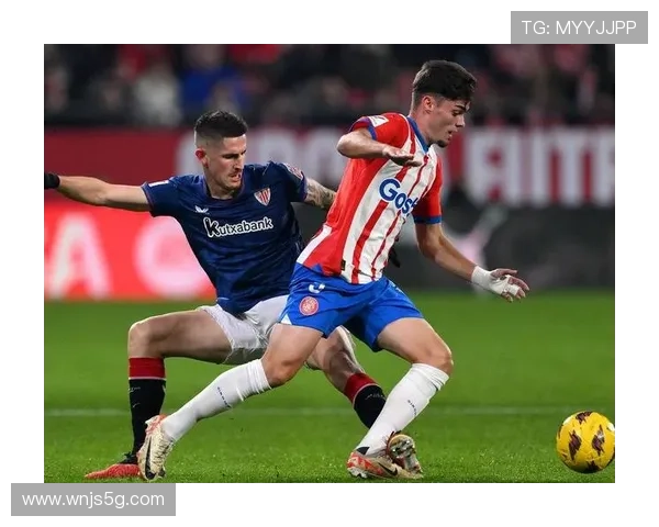 曼联锁定左后卫目标布朗霍尔